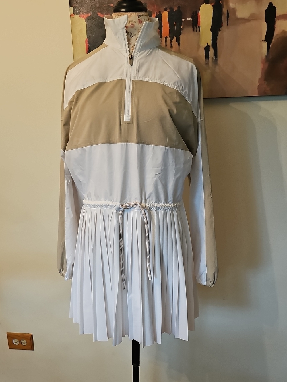 NWOT Athleta Beige and White Pleated Windbreaker Dress.Size SP